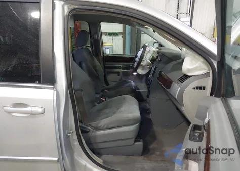 2010 Chrysler Town & Country Touring from USA, damaged, VIN 2A4RR5D19AR108583